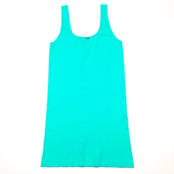 ❤️SOLD❤️🆕 Trendy Mint Green Stretchy Slimming Top - Picture 2 of 11